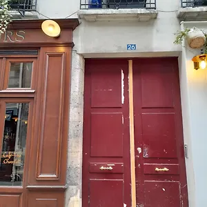  Appartement Cosy 2 Pièces Typiquement Parisien à Notre-dame France